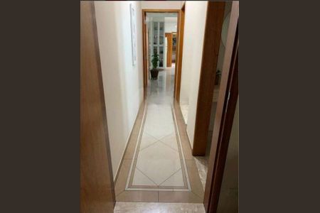 Casa à venda com 240m², 4 quartos e 4 vagasCorredor