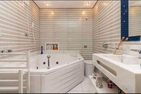 Casa à venda com 270m², 3 quartos e 5 vagasBanheiro 