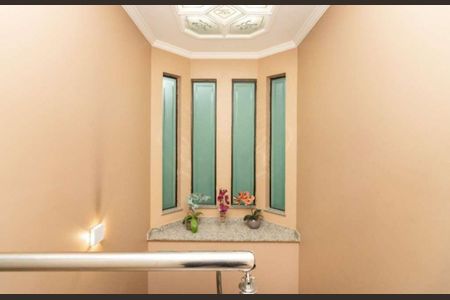 Casa à venda com 270m², 3 quartos e 5 vagasEscada