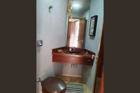 Casa à venda com 280m², 3 quartos e 2 vagas Casa à venda com 280m², 3 quartos e 2 vagasBanheiro