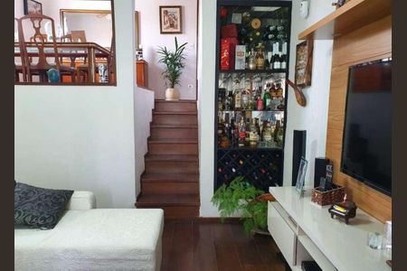 Casa à venda com 280m², 3 quartos e 2 vagas Casa à venda com 280m², 3 quartos e 2 vagasSala