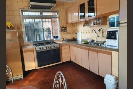 Casa à venda com 280m², 3 quartos e 2 vagas Casa à venda com 280m², 3 quartos e 2 vagasCozinha