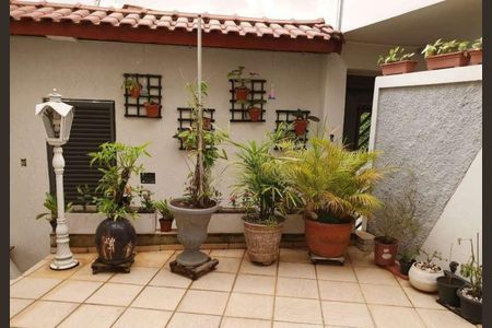 Casa à venda com 280m², 3 quartos e 2 vagas Casa à venda com 280m², 3 quartos e 2 vagasQuintal