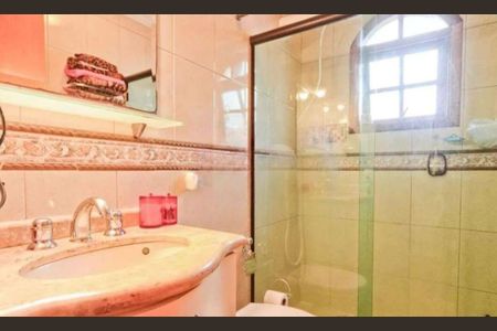 Casa à venda com 350m², 4 quartos e 4 vagasBanheiro