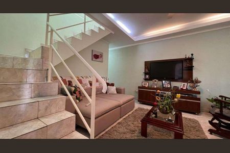 Casa à venda com 360m², 3 quartos e 2 vagas Casa à venda com 360m², 3 quartos e 2 vagasSala