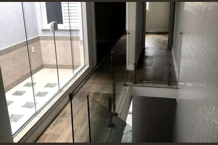 Casa à venda com 300m², 4 quartos e 2 vagasEscada