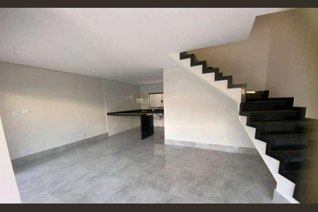 Casa à venda com 300m², 3 quartos e 2 vagasSala