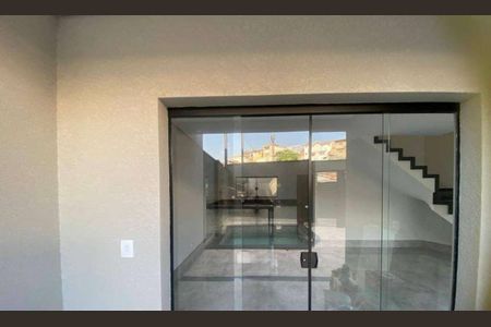 Casa à venda com 300m², 3 quartos e 2 vagasÁrea Externa