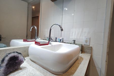 Apartamento à venda com 143m², 4 quartos e 1 vaga Apartamento à venda com 143m², 4 quartos e 1 vagaBanheiro Social