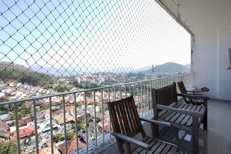 Apartamento à venda com 143m², 4 quartos e 1 vaga Apartamento à venda com 143m², 4 quartos e 1 vagaVaranda