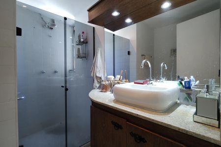 Apartamento à venda com 143m², 4 quartos e 1 vaga Apartamento à venda com 143m², 4 quartos e 1 vagaBanheiro Social