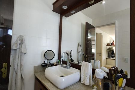 Apartamento à venda com 143m², 4 quartos e 1 vaga Apartamento à venda com 143m², 4 quartos e 1 vagaBanheiro da Suíte