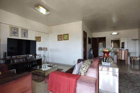 Apartamento à venda com 143m², 4 quartos e 1 vaga Apartamento à venda com 143m², 4 quartos e 1 vagaSala