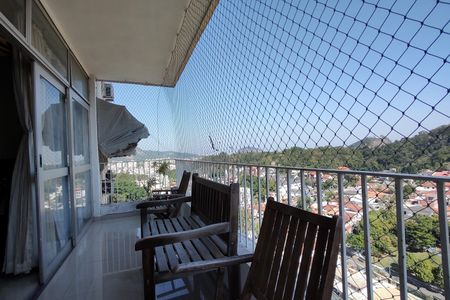 Apartamento à venda com 143m², 4 quartos e 1 vaga Apartamento à venda com 143m², 4 quartos e 1 vagaVaranda
