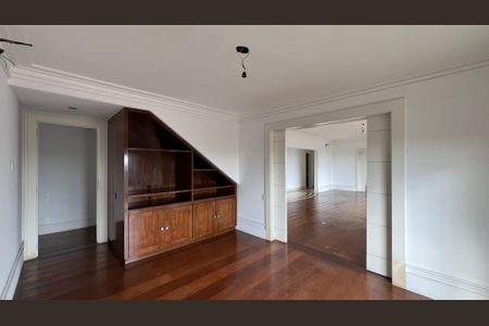 Apartamento à venda com 525m², 4 quartos e 6 vagas Apartamento à venda com 525m², 4 quartos e 6 vagasSala de TV