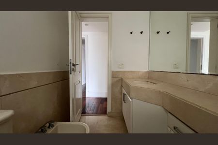 Apartamento à venda com 525m², 4 quartos e 6 vagas Apartamento à venda com 525m², 4 quartos e 6 vagasBanheiro da Suíte 2