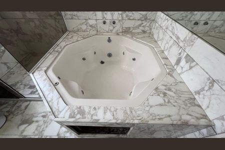 Apartamento à venda com 525m², 4 quartos e 6 vagas Apartamento à venda com 525m², 4 quartos e 6 vagasBanheiro da Suíte 3