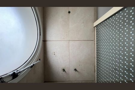 Apartamento à venda com 525m², 4 quartos e 6 vagas Apartamento à venda com 525m², 4 quartos e 6 vagasBanheiro da Suíte 2