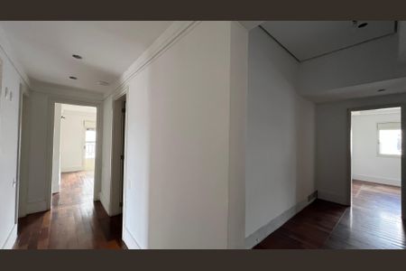 Apartamento à venda com 525m², 4 quartos e 6 vagas Apartamento à venda com 525m², 4 quartos e 6 vagasCorredor