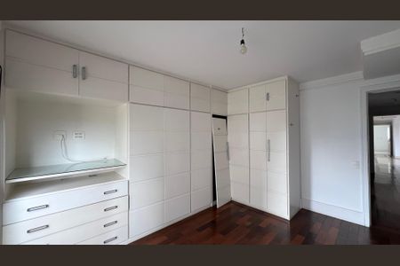 Apartamento à venda com 525m², 4 quartos e 6 vagas Apartamento à venda com 525m², 4 quartos e 6 vagasSuíte 2