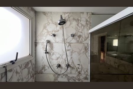 Apartamento à venda com 525m², 4 quartos e 6 vagas Apartamento à venda com 525m², 4 quartos e 6 vagasBanheiro da Suíte 3