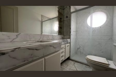 Apartamento à venda com 525m², 4 quartos e 6 vagas Apartamento à venda com 525m², 4 quartos e 6 vagasBanheiro da Suíte 1