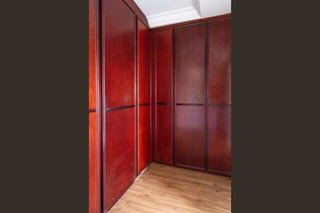 Apartamento à venda com 189m², 3 quartos e 3 vagasCloset da suíte 1