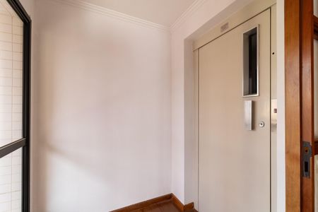 Apartamento à venda com 189m², 3 quartos e 3 vagasHall privativo