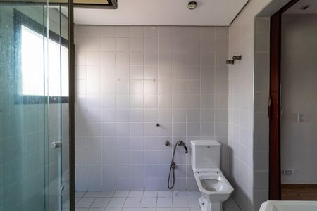 Apartamento à venda com 189m², 3 quartos e 3 vagasBanheiro da Suíte 1