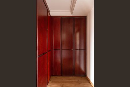 Apartamento à venda com 189m², 3 quartos e 3 vagasCloset da suíte 1