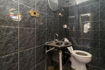 Casa para alugar com 249m², 3 quartos e 2 vagasBanheiro da Suíte