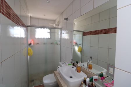 Casa à venda com 180m², 2 quartos e 2 vagasBanheiro da Suíte 2