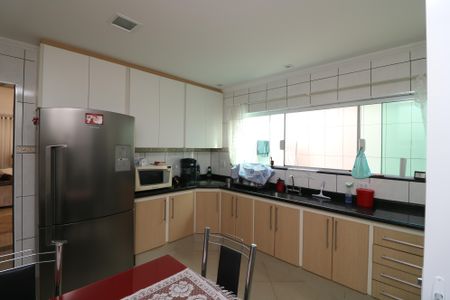 Casa à venda com 180m², 2 quartos e 2 vagasCozinha