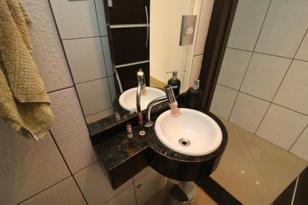 Casa à venda com 180m², 2 quartos e 2 vagasLavabo