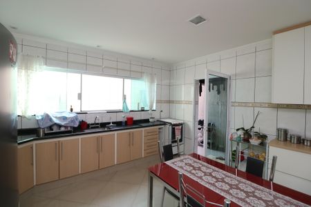 Casa à venda com 180m², 2 quartos e 2 vagasCozinha