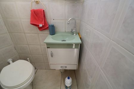 Casa à venda com 180m², 2 quartos e 2 vagasBanheiro de serviço