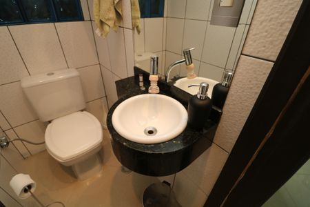 Casa à venda com 180m², 2 quartos e 2 vagasLavabo