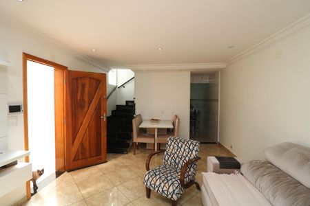 Casa à venda com 180m², 2 quartos e 2 vagasSala