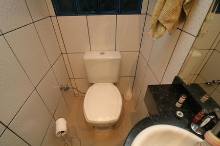 Casa à venda com 180m², 2 quartos e 2 vagasLavabo