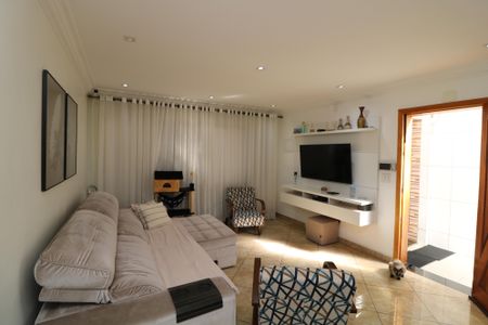 Casa à venda com 180m², 2 quartos e 2 vagasSala