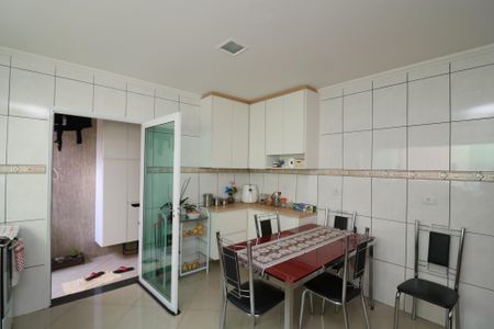 Casa à venda com 180m², 2 quartos e 2 vagasCozinha