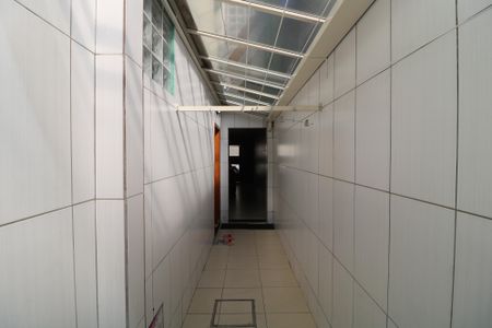 Casa à venda com 180m², 2 quartos e 2 vagasCorredor