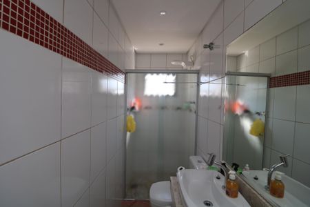 Casa à venda com 180m², 2 quartos e 2 vagasBanheiro da Suíte 2