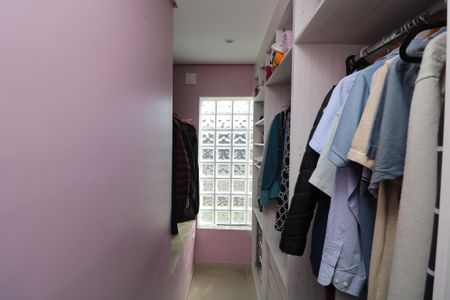 Casa à venda com 180m², 2 quartos e 2 vagasCloset Suíte