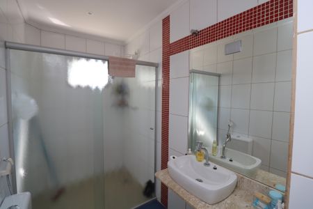 Casa à venda com 180m², 2 quartos e 2 vagasBanheiro da Suíte