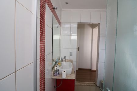 Casa à venda com 180m², 2 quartos e 2 vagasBanheiro da Suíte