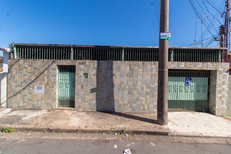 Casa para alugar com 400m², 3 quartos e 3 vagas Casa para alugar com 400m², 3 quartos e 3 vagasFachada