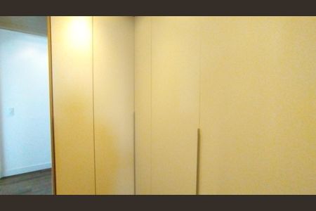 Apartamento à venda com 105m², 3 quartos e 2 vagasCloset da suíte 1