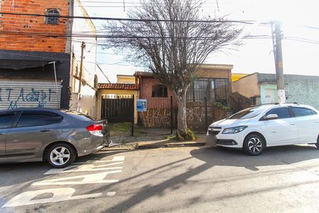 Casa à venda com 250m², 3 quartos e 5 vagas Casa à venda com 250m², 3 quartos e 5 vagasFachada + Placa