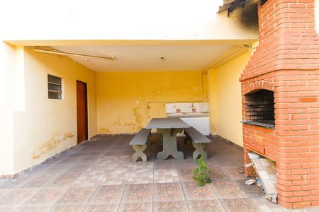 Casa à venda com 250m², 3 quartos e 5 vagas Casa à venda com 250m², 3 quartos e 5 vagasQuintal